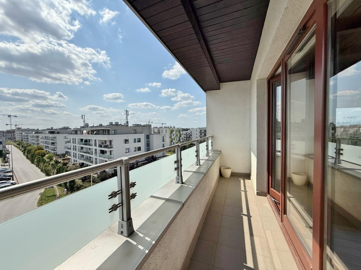 Spacious 2-level apartment in closed estate – 7