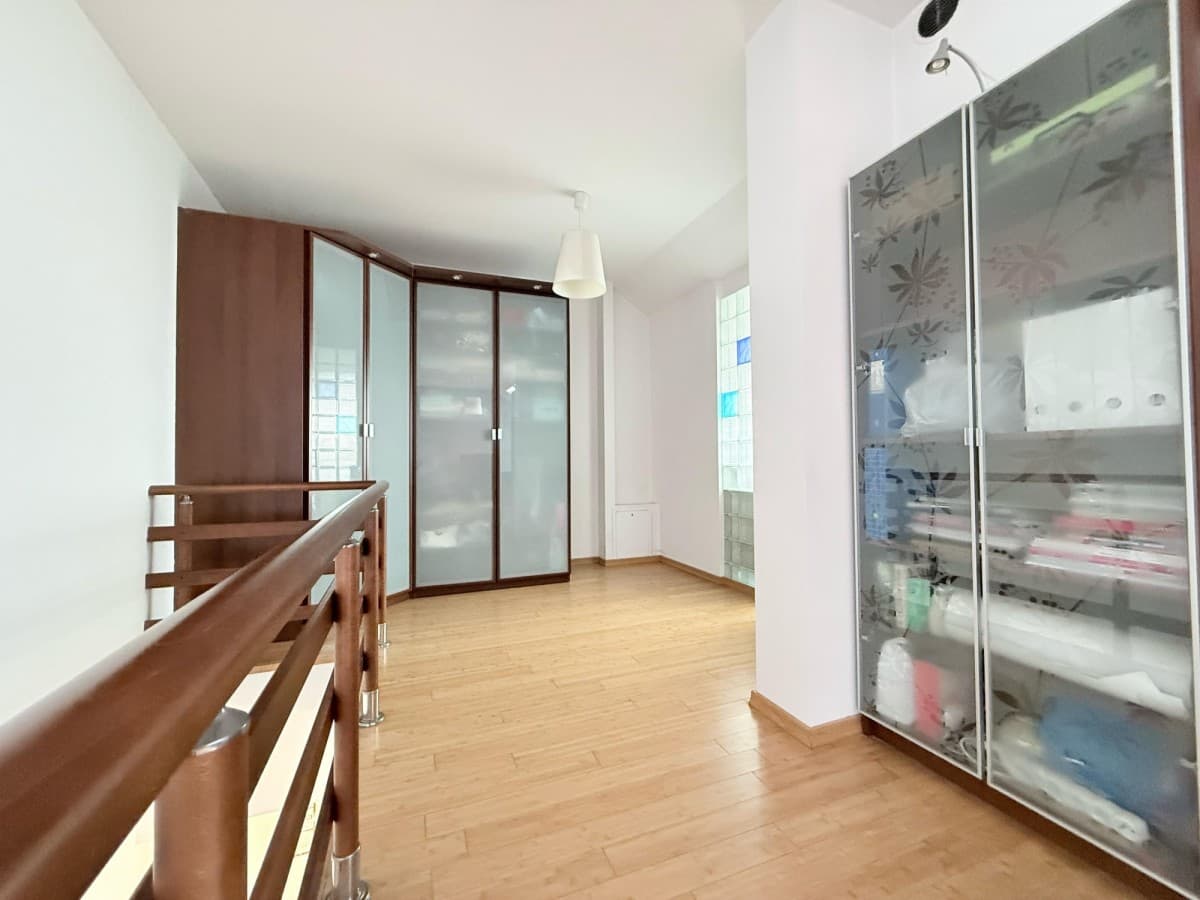 Spacious 2-level apartment in closed estate – 15