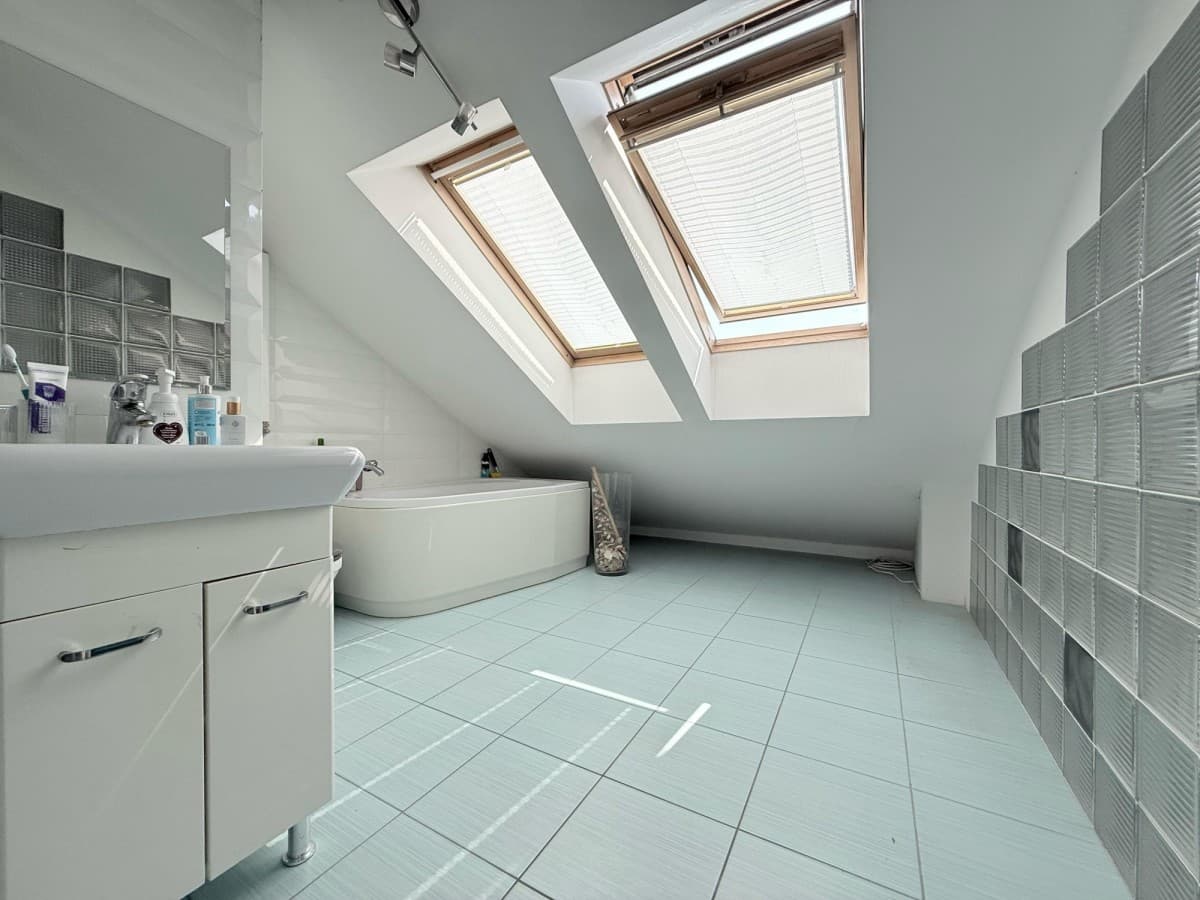 Spacious 2-level apartment in closed estate – 20