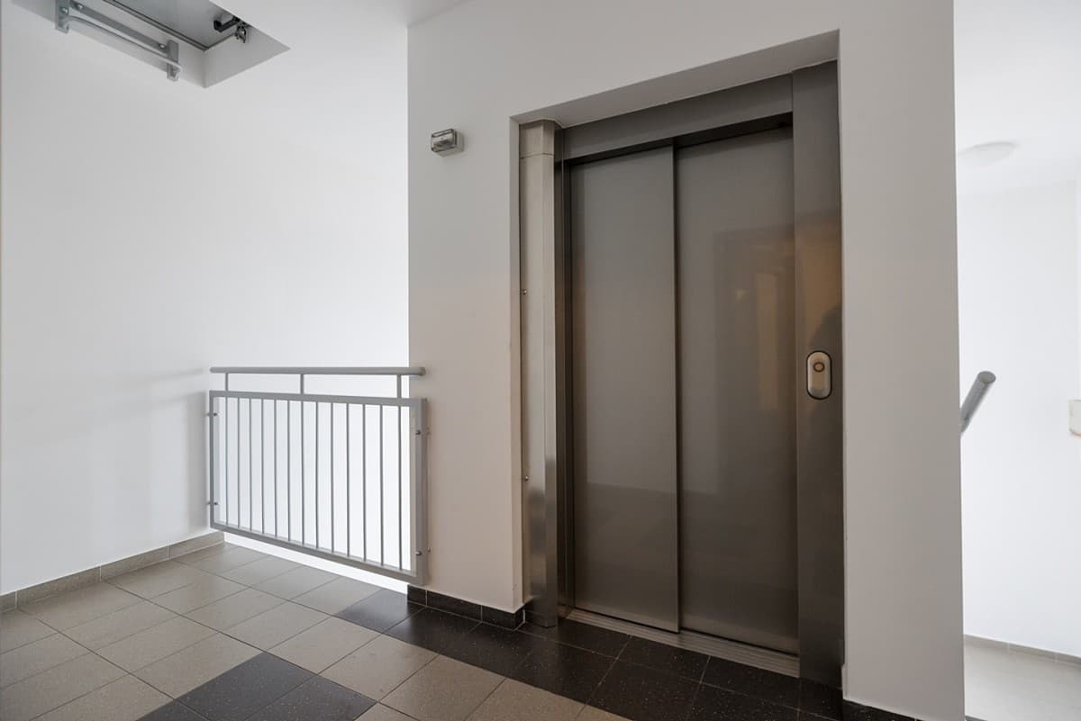 Spacious 2-level apartment in closed estate – 21