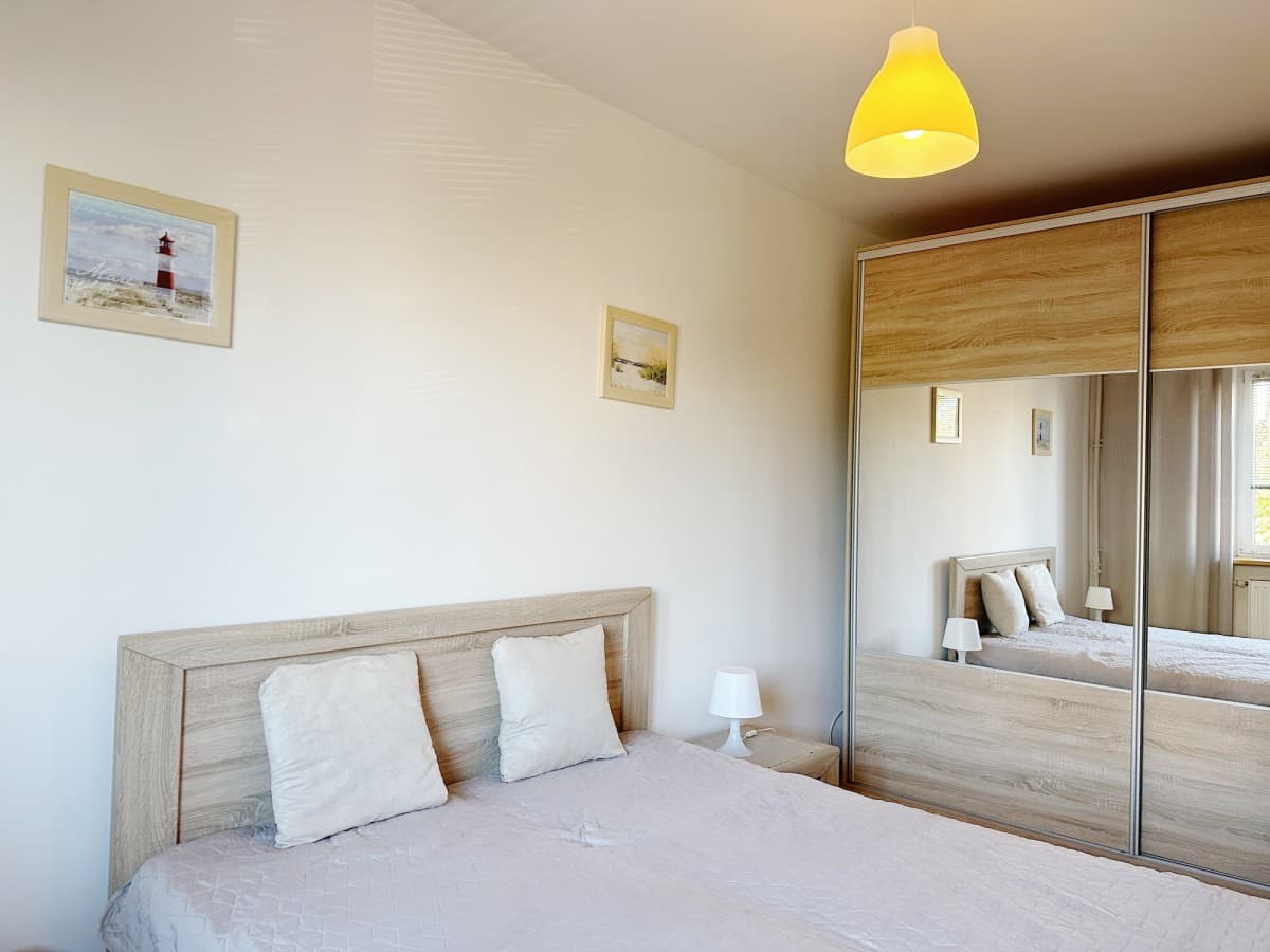 Sunny 3-room apartment near Imielin metro – 4