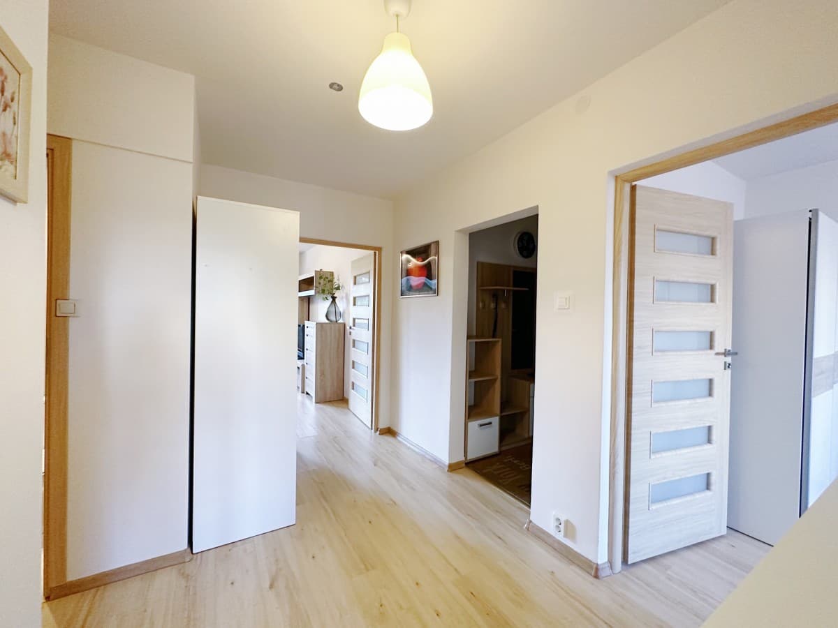 Sunny 3-room apartment near Imielin metro – 8