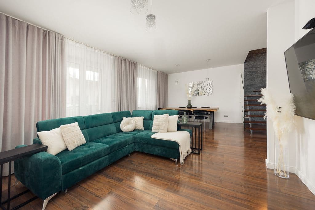Spacious 6-room duplex with garden access – 1