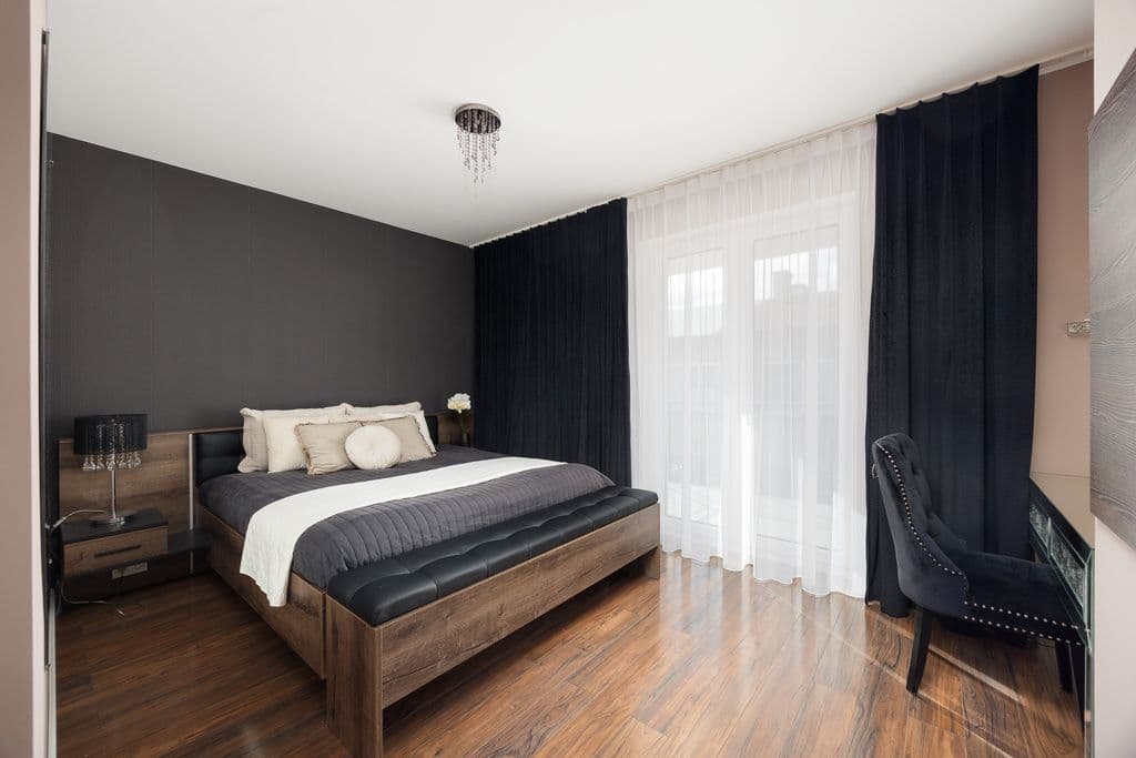 Spacious 6-room duplex with garden access – 8