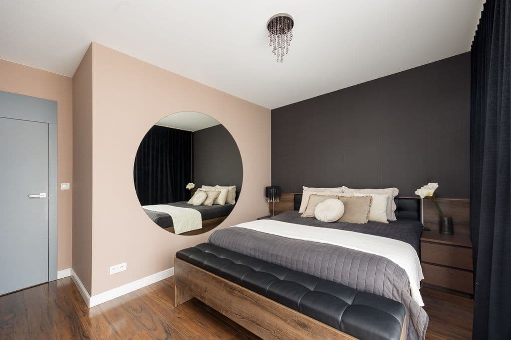 Spacious 6-room duplex with garden access – 9