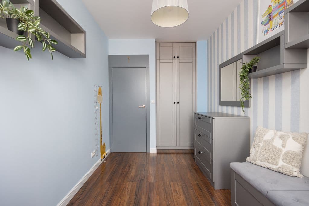 Spacious 6-room duplex with garden access – 12