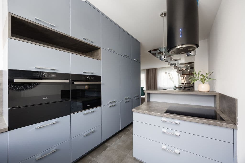 Spacious 6-room duplex with garden access – 25