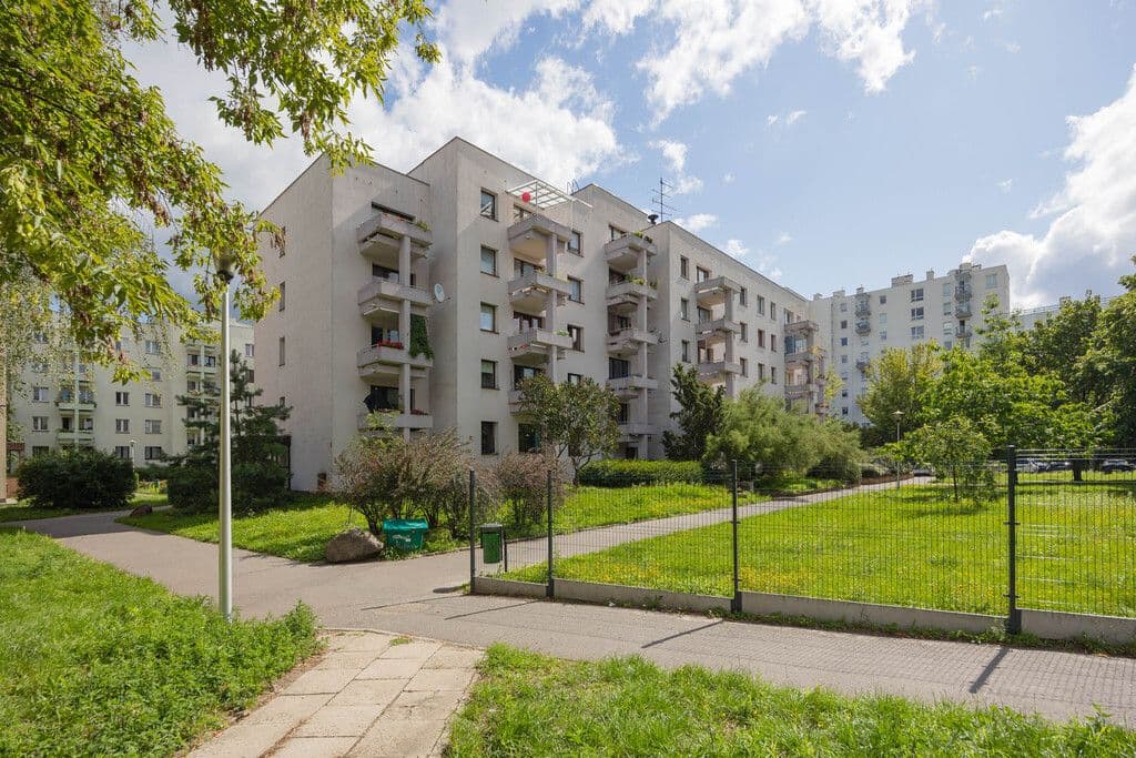 Unique apartment with private entrance on Żoliborz – 17