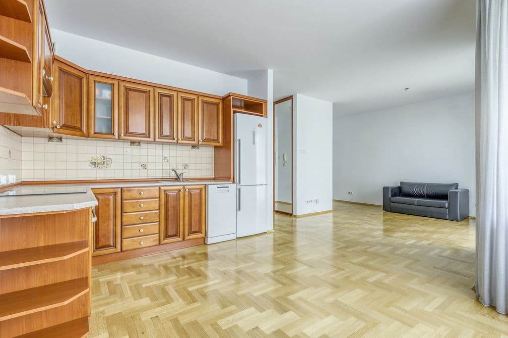 Studio with the option to create 2 rooms – 1