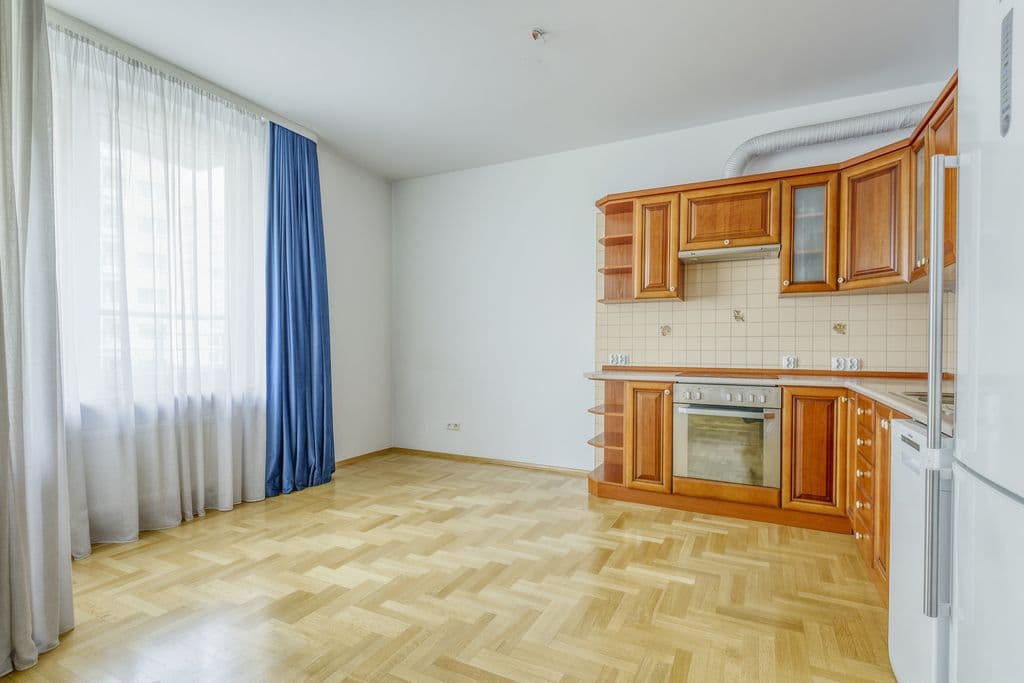 Studio with the option to create 2 rooms – 4