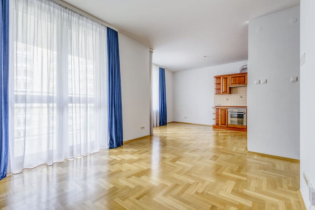 Studio with the option to create 2 rooms – 6