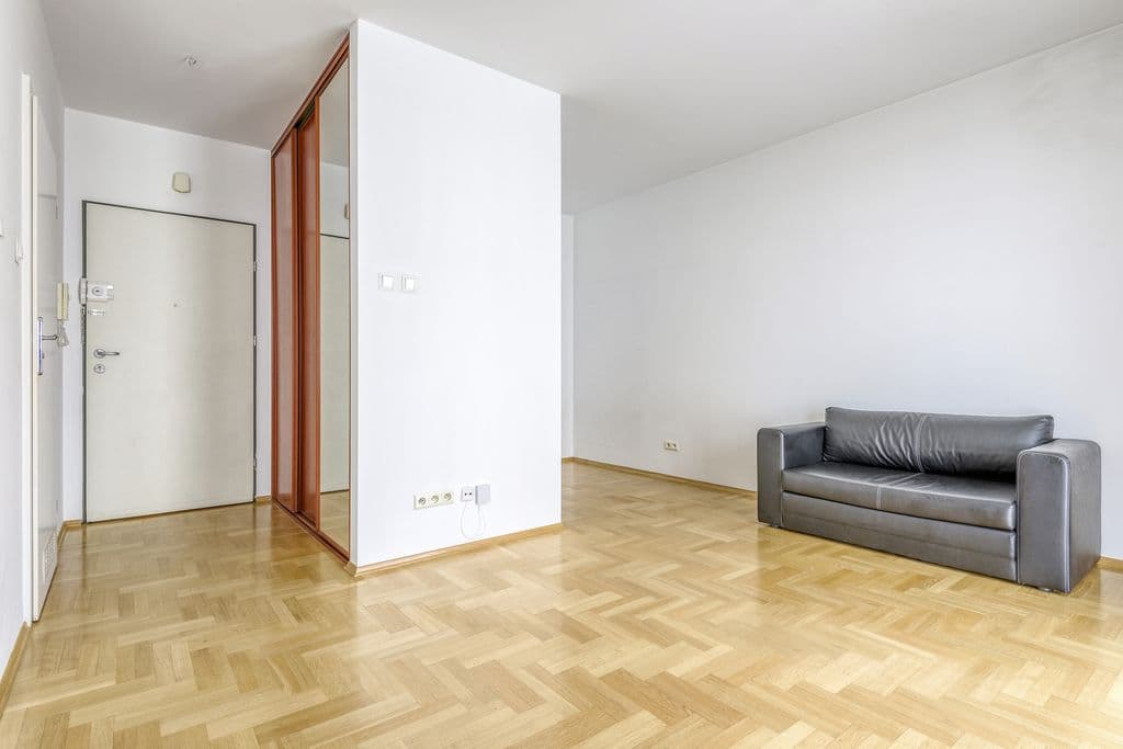 Studio with the option to create 2 rooms – 8