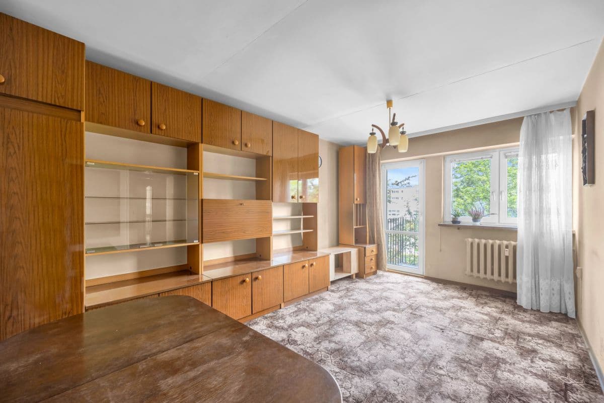 Renovation-ready apartment in tranquil Bielany – 5