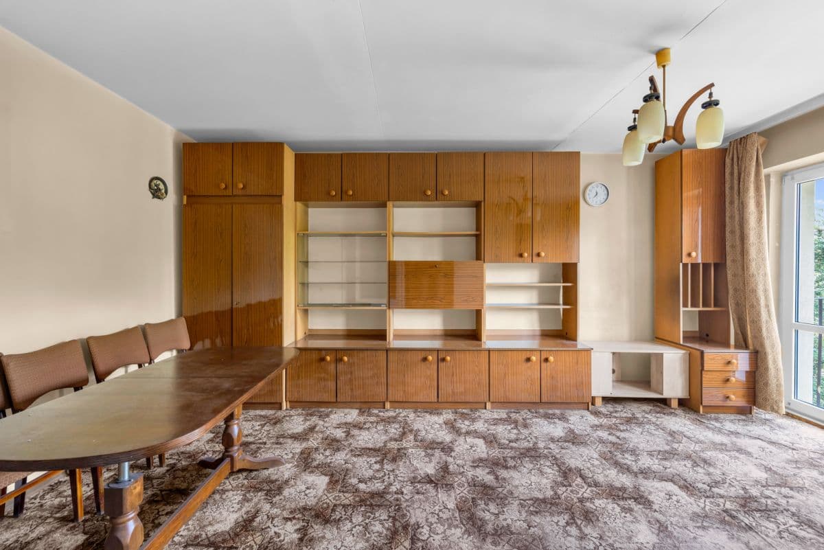 Renovation-ready apartment in tranquil Bielany – 6