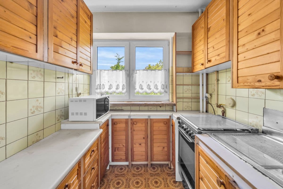 Renovation-ready apartment in tranquil Bielany – 9
