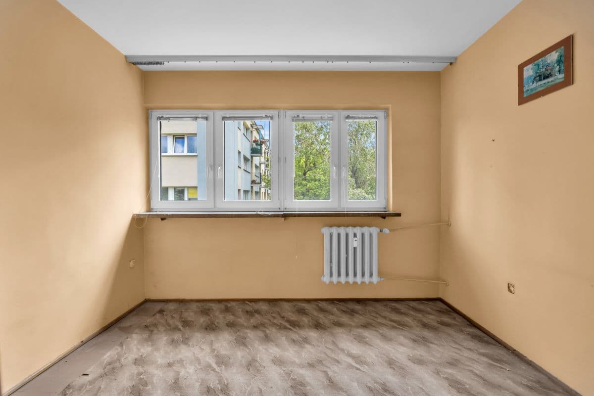 Renovation-ready apartment in tranquil Bielany – 14