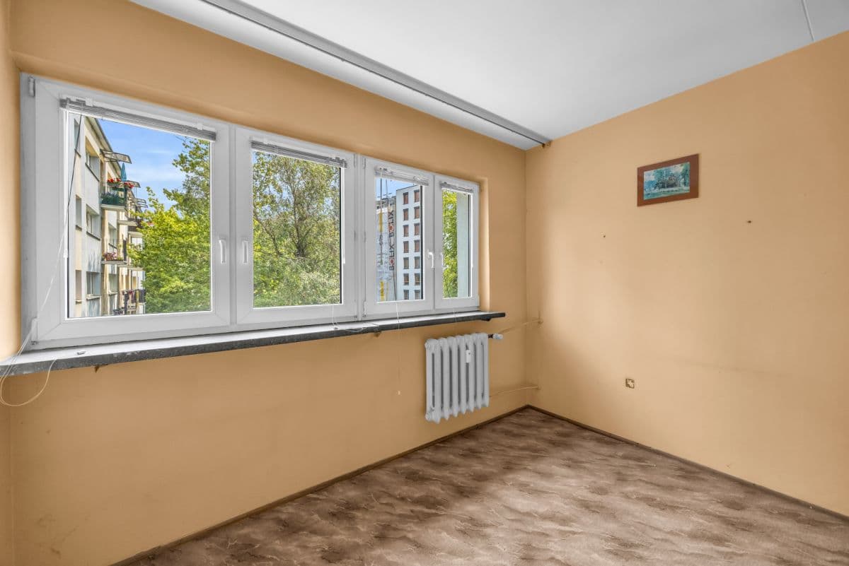 Renovation-ready apartment in tranquil Bielany – 15