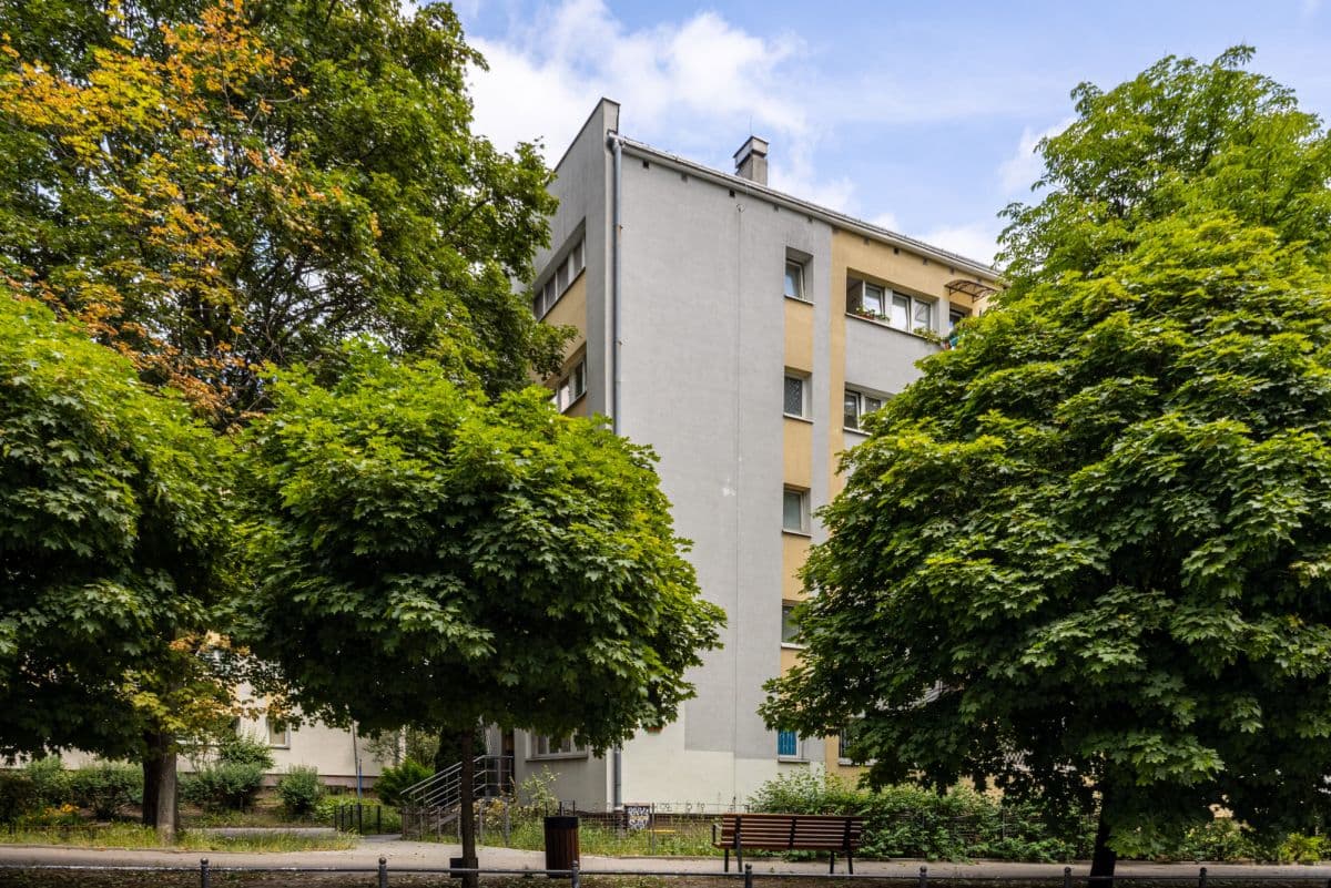 Renovation-ready apartment in tranquil Bielany – 20