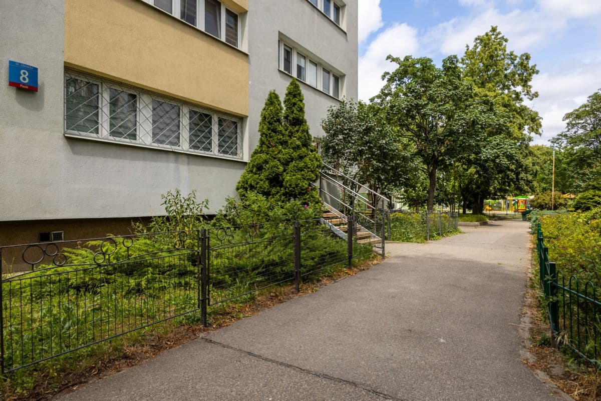 Renovation-ready apartment in tranquil Bielany – 21