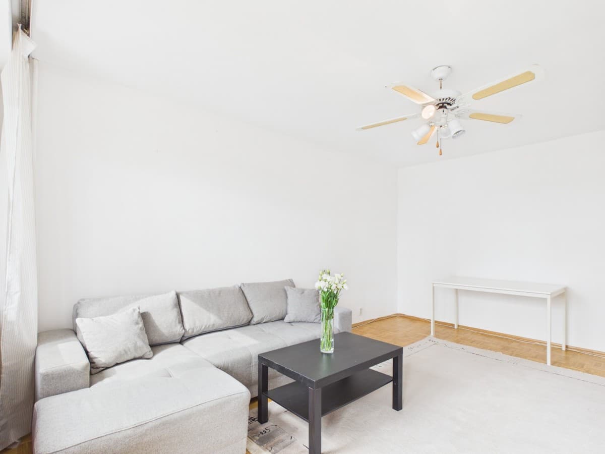 Spacious 3-room flat in green Żoliborz locale – 2