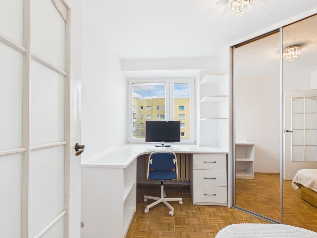 Spacious 3-room flat in green Żoliborz locale – 9