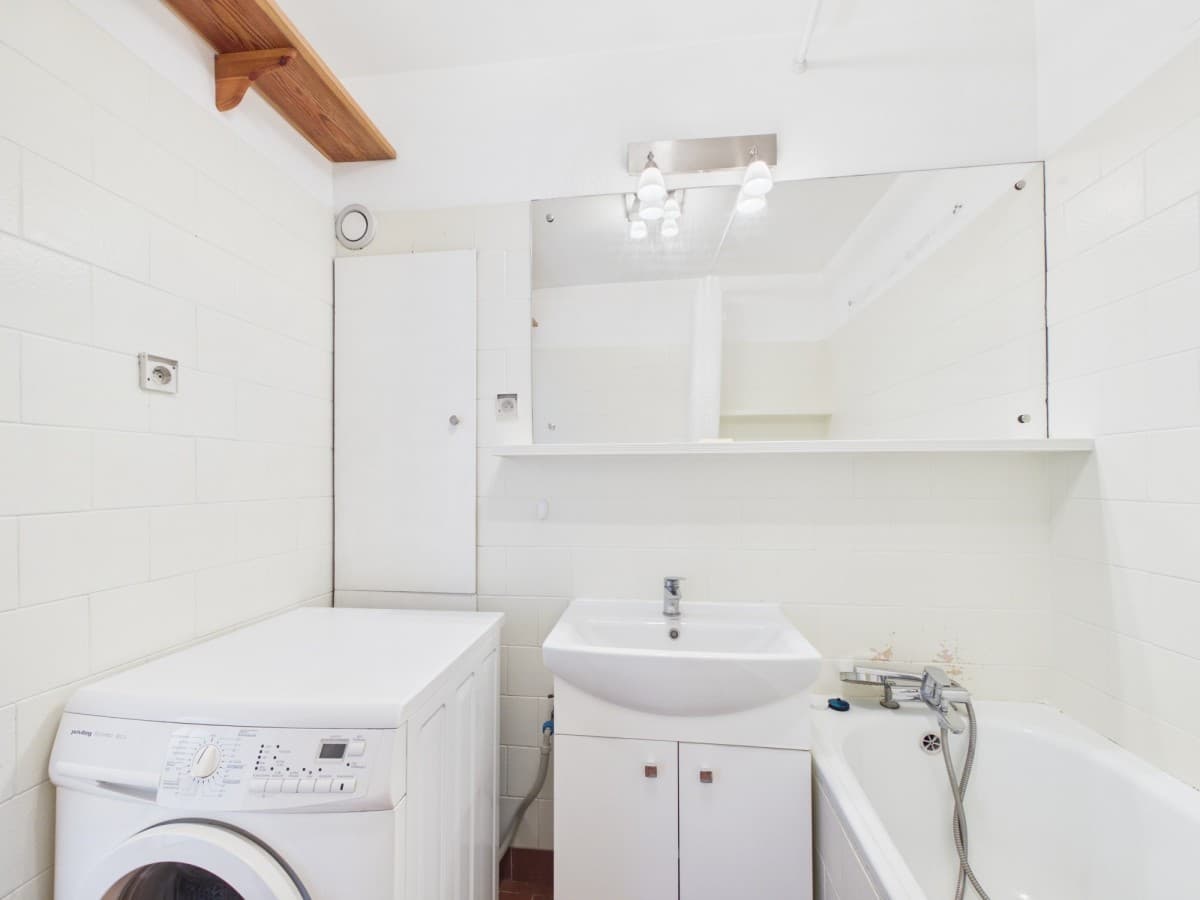 Spacious 3-room flat in green Żoliborz locale – 16