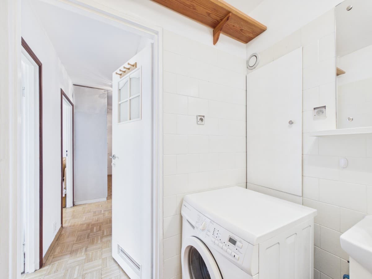 Spacious 3-room flat in green Żoliborz locale – 17