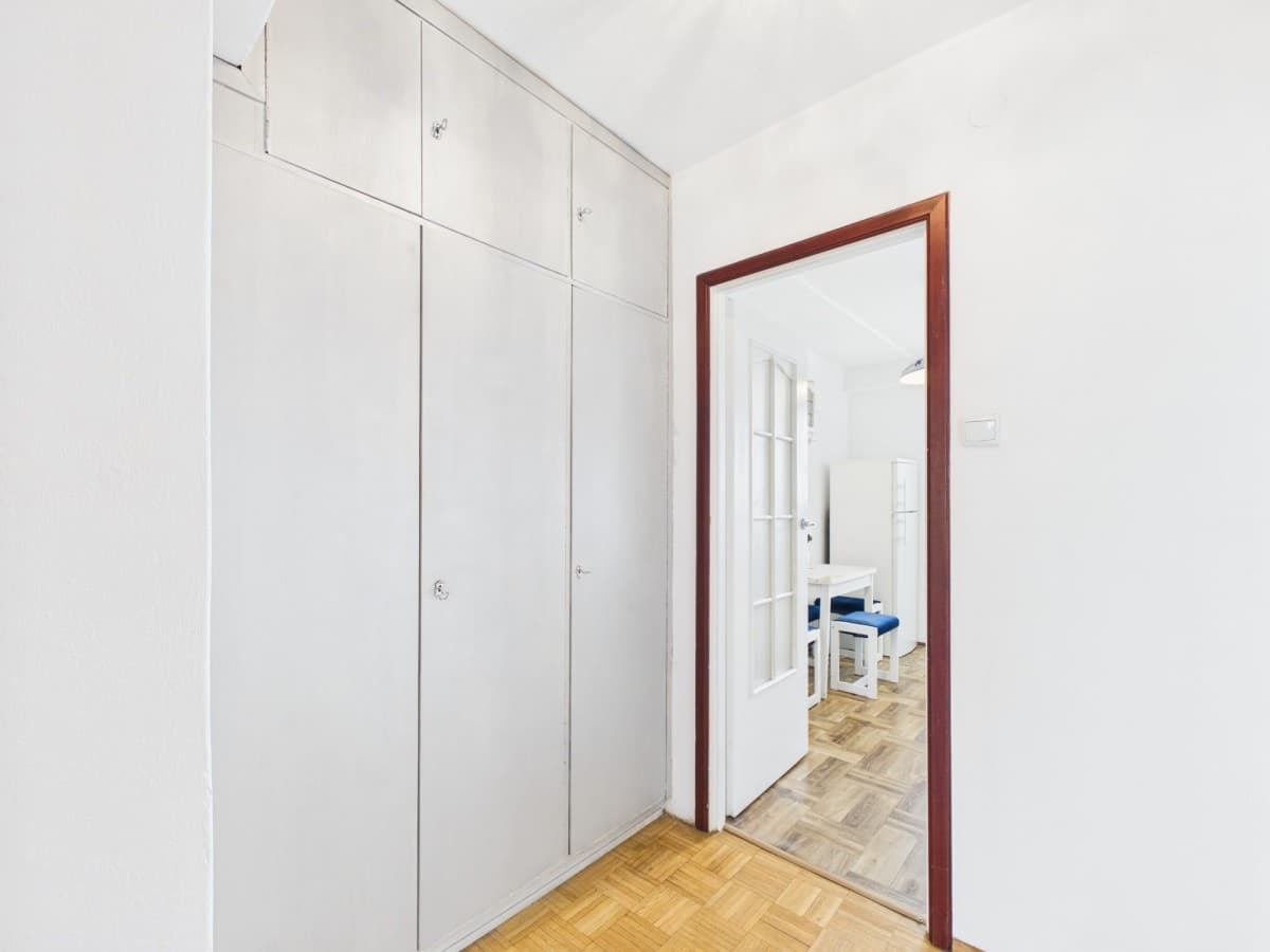 Spacious 3-room flat in green Żoliborz locale – 21