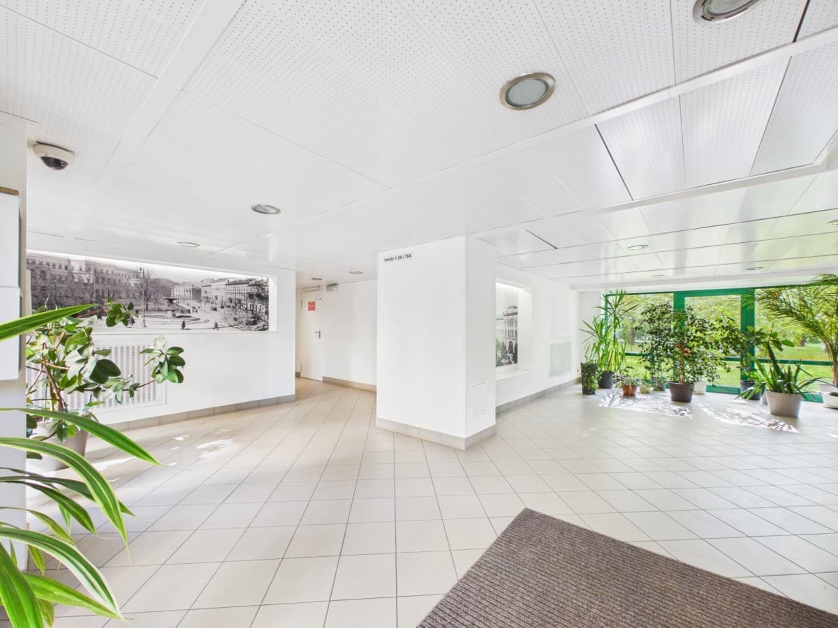 Spacious 3-room flat in green Żoliborz locale – 25