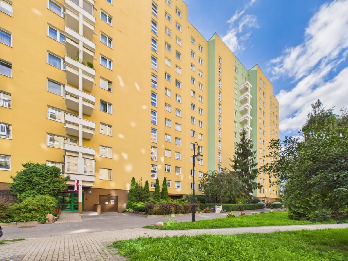 Spacious 3-room flat in green Żoliborz locale – 26