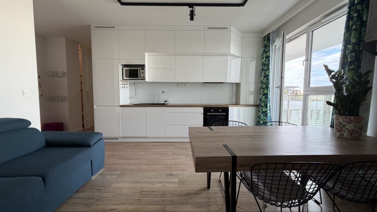 Spacious 4-room apartment near Metro Imielin – 1