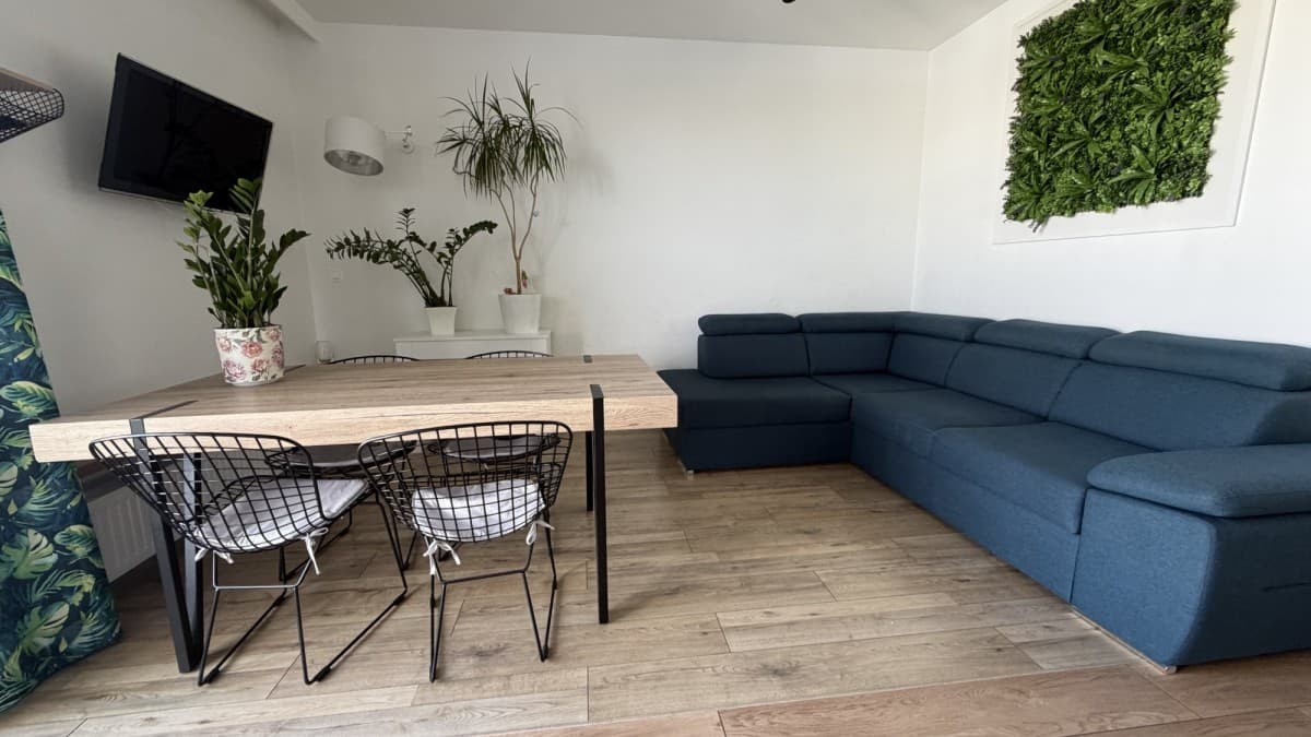 Spacious 4-room apartment near Metro Imielin – 2