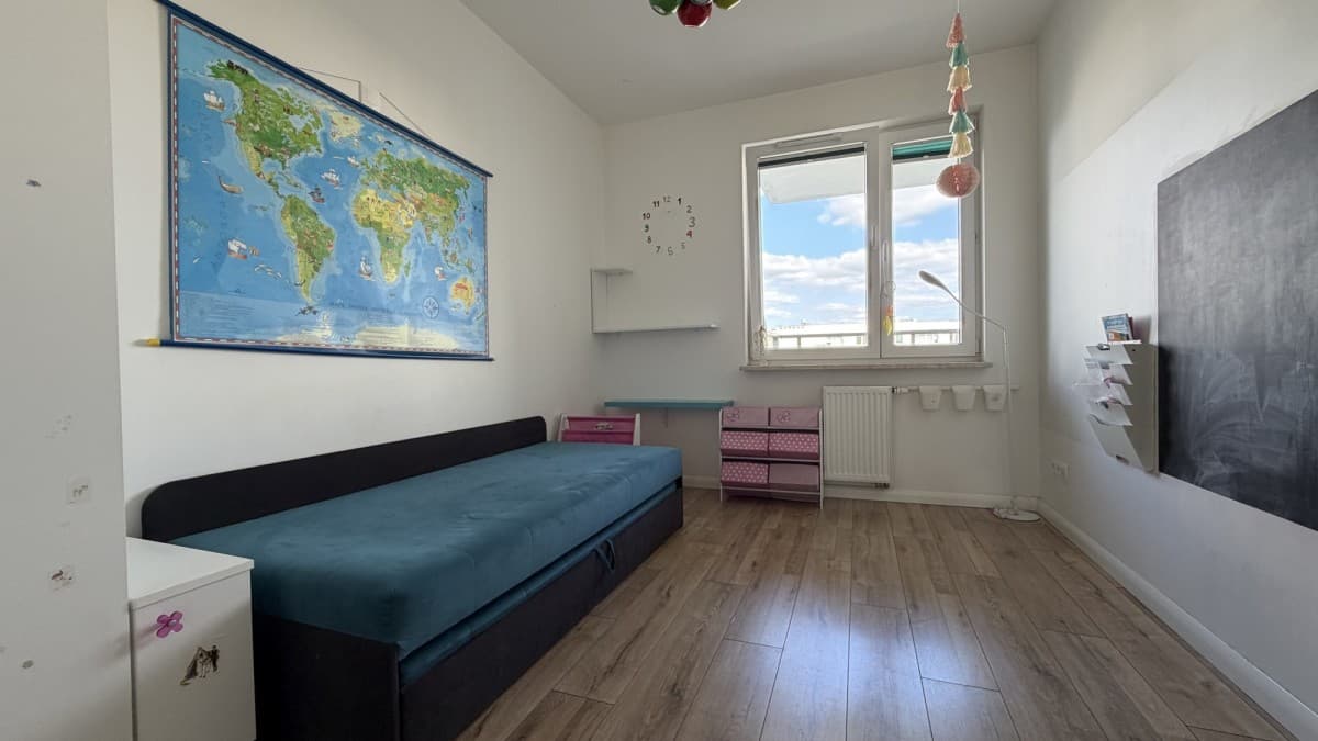 Spacious 4-room apartment near Metro Imielin – 4