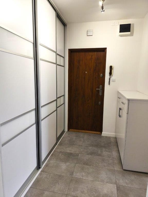 Freshly renovated 3-room apartment near metro – 3