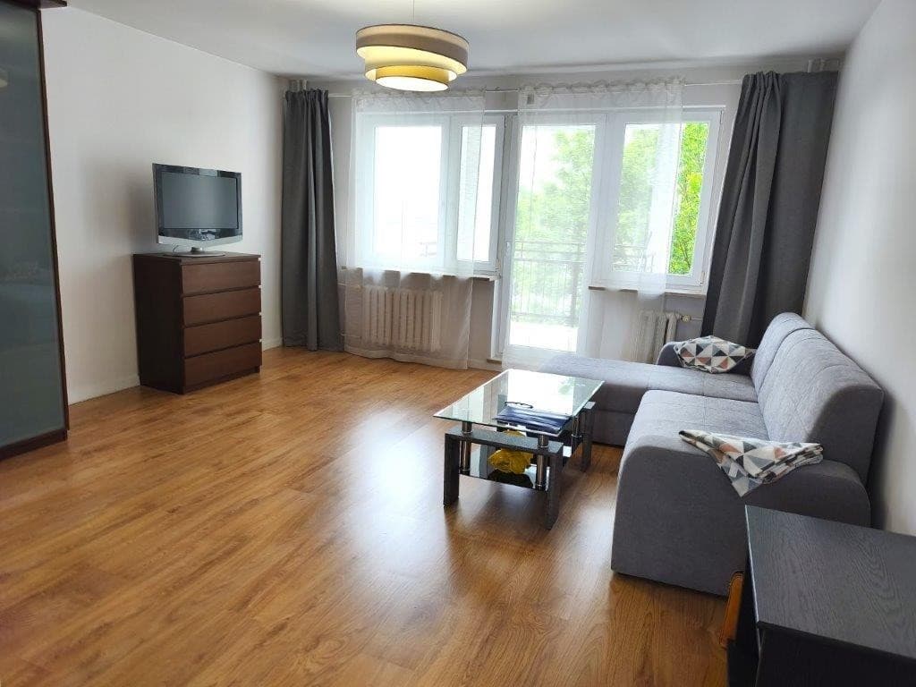 Freshly renovated 3-room apartment near metro – 2