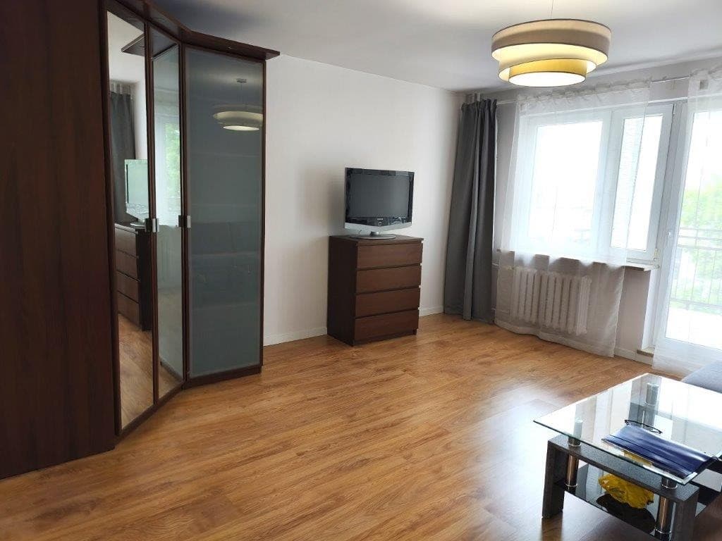 Freshly renovated 3-room apartment near metro – 1