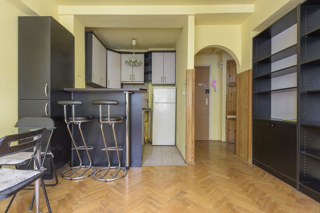 Cozy 2-room apartment with balcony in Muranów – 4