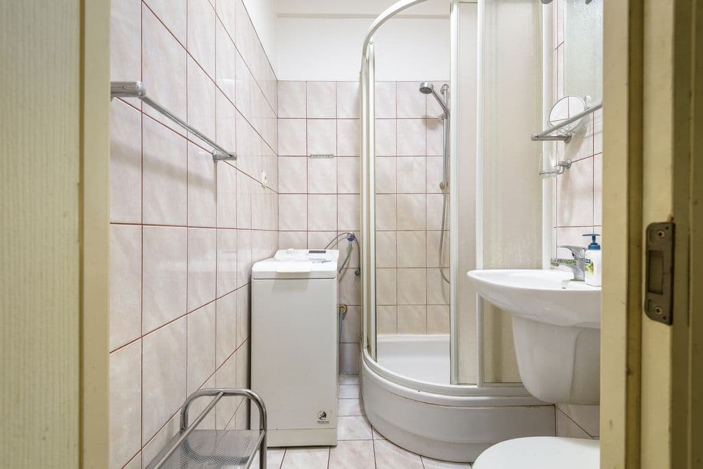 Cozy 2-room apartment with balcony in Muranów – 10
