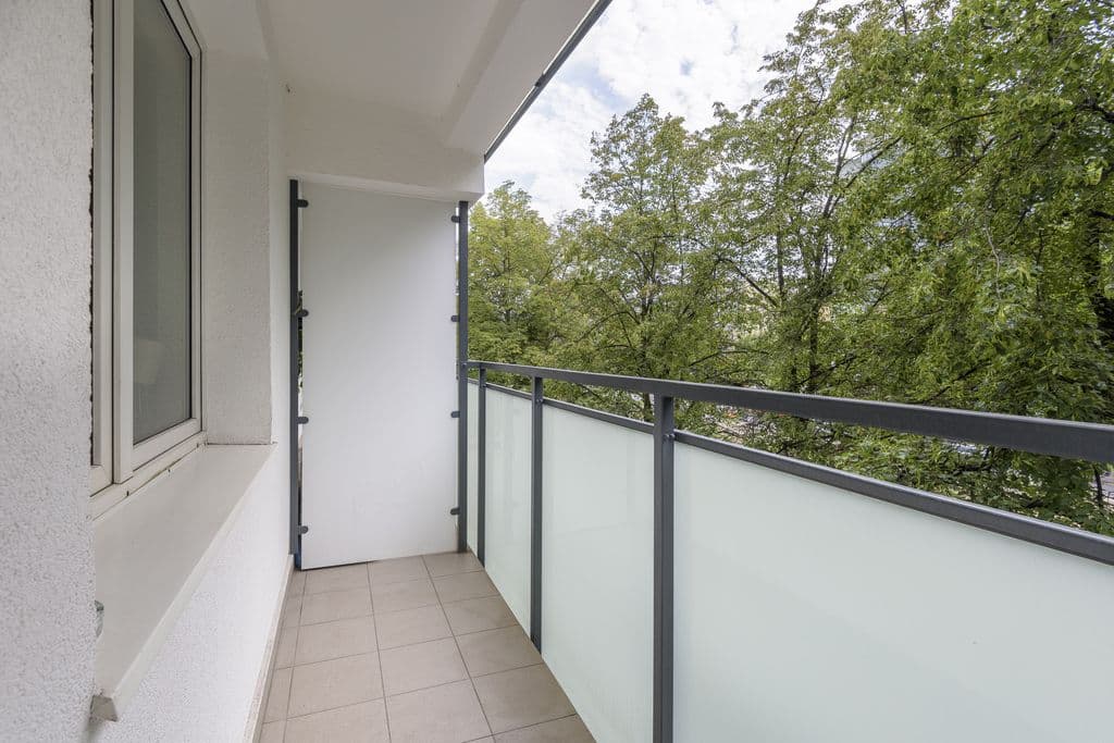 Cozy 2-room apartment with balcony in Muranów – 11