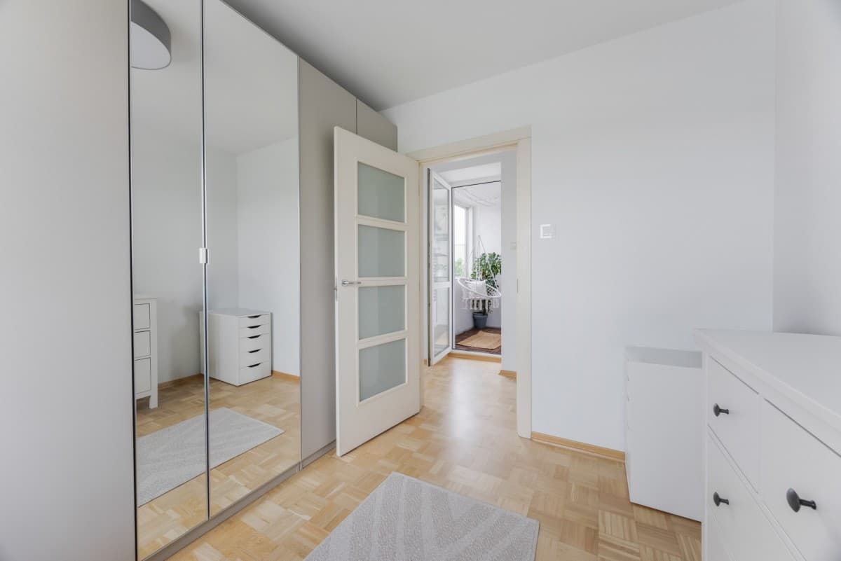 Spacious 3-room apartment with loggia in Bemowo – 12