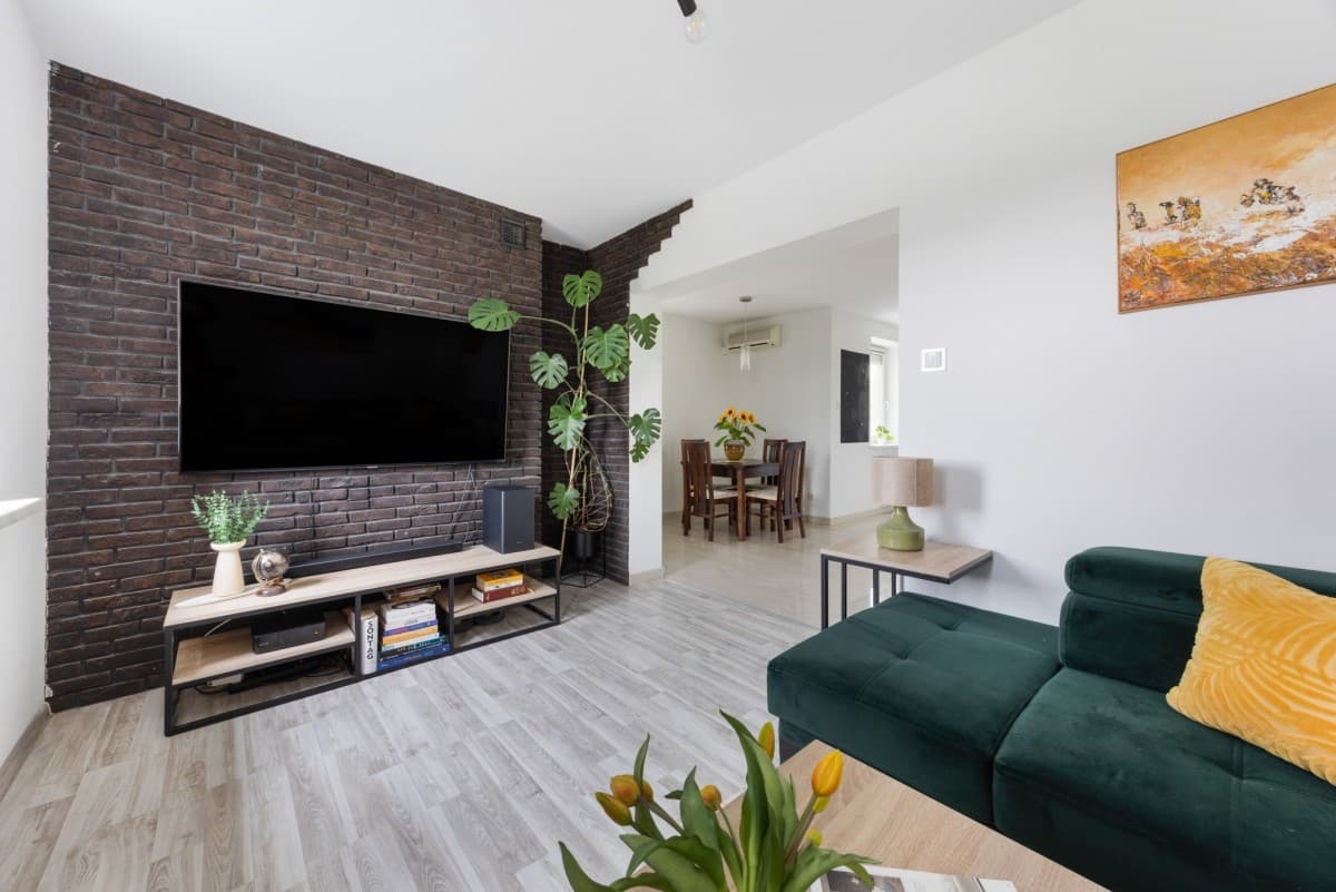 Spacious 3-room apartment with loggia in Bemowo – 2