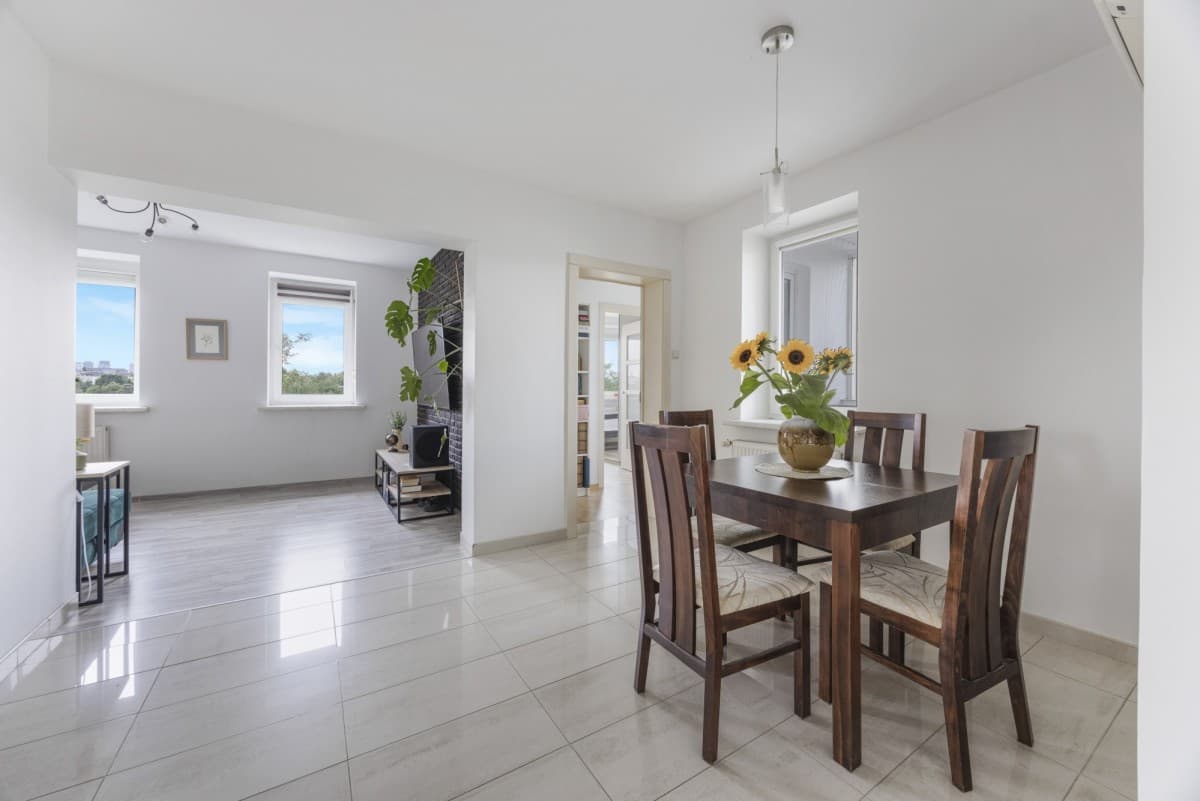 Spacious 3-room apartment with loggia in Bemowo – 6