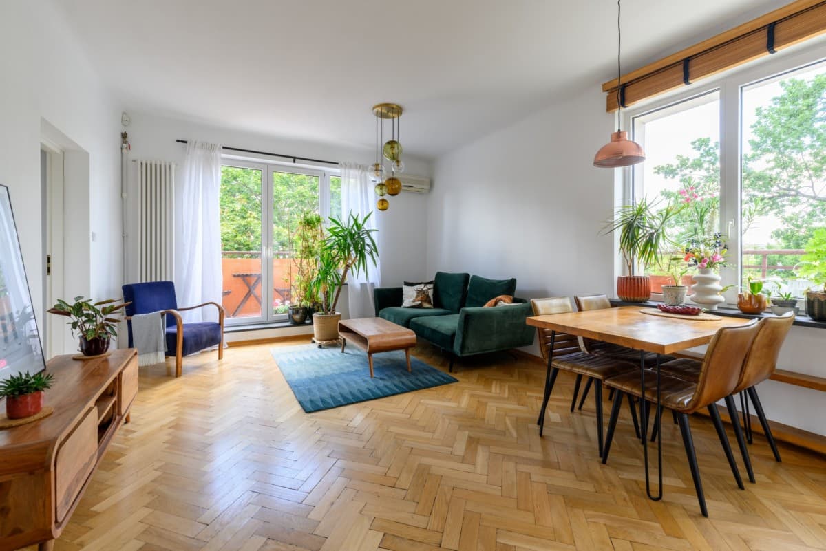 Light-filled top-floor apartment with panoramic tree views – 1