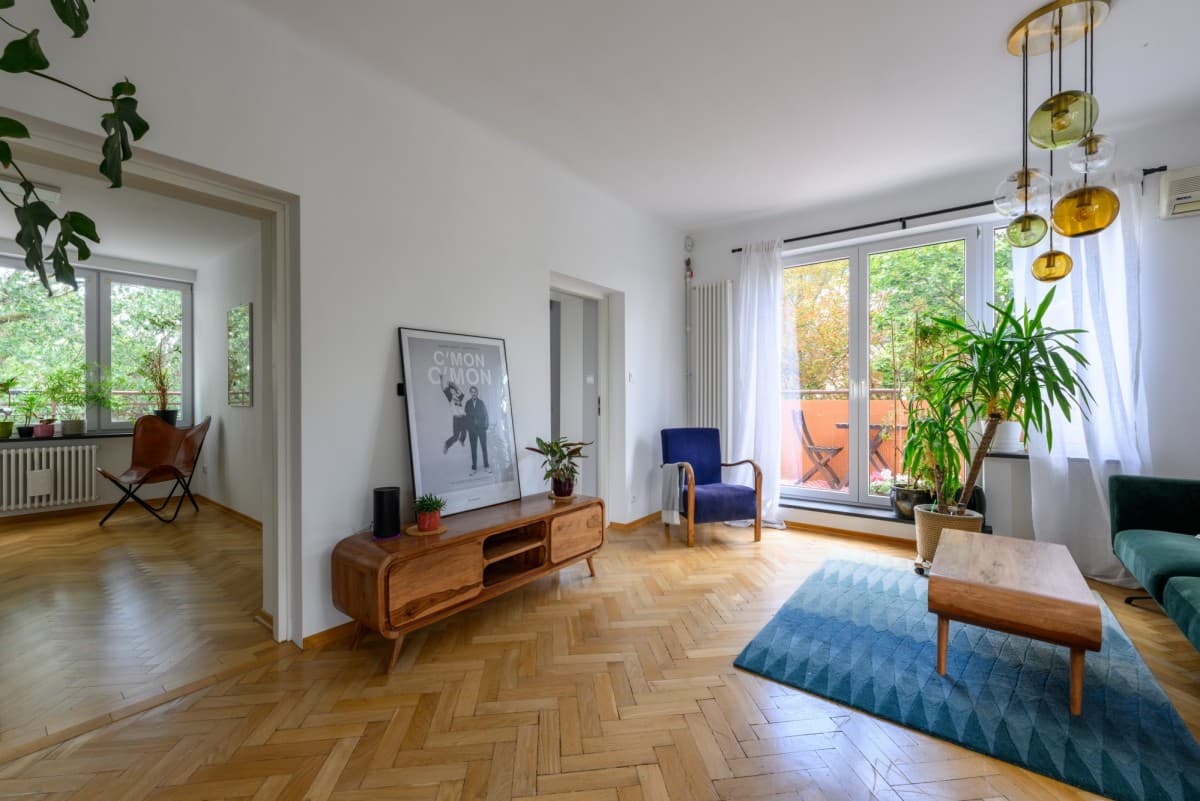 Light-filled top-floor apartment with panoramic tree views – 2