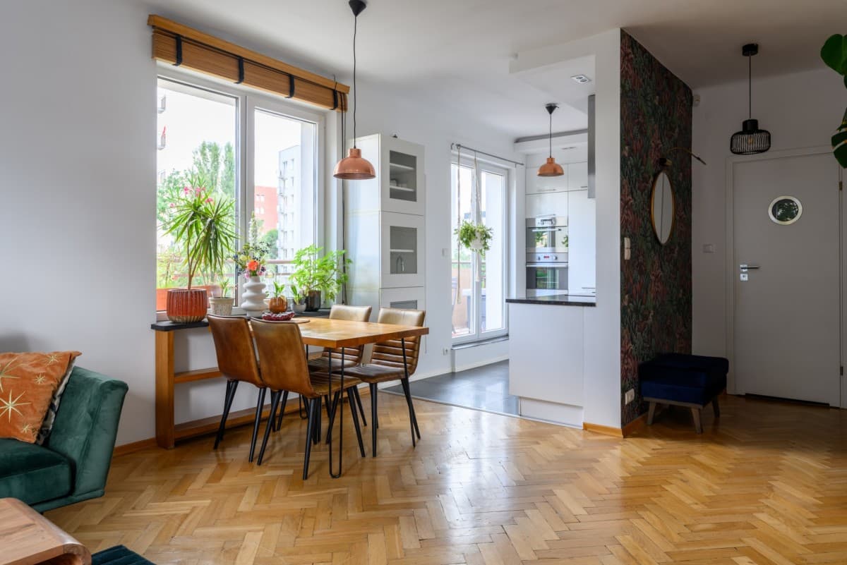 Light-filled top-floor apartment with panoramic tree views – 18