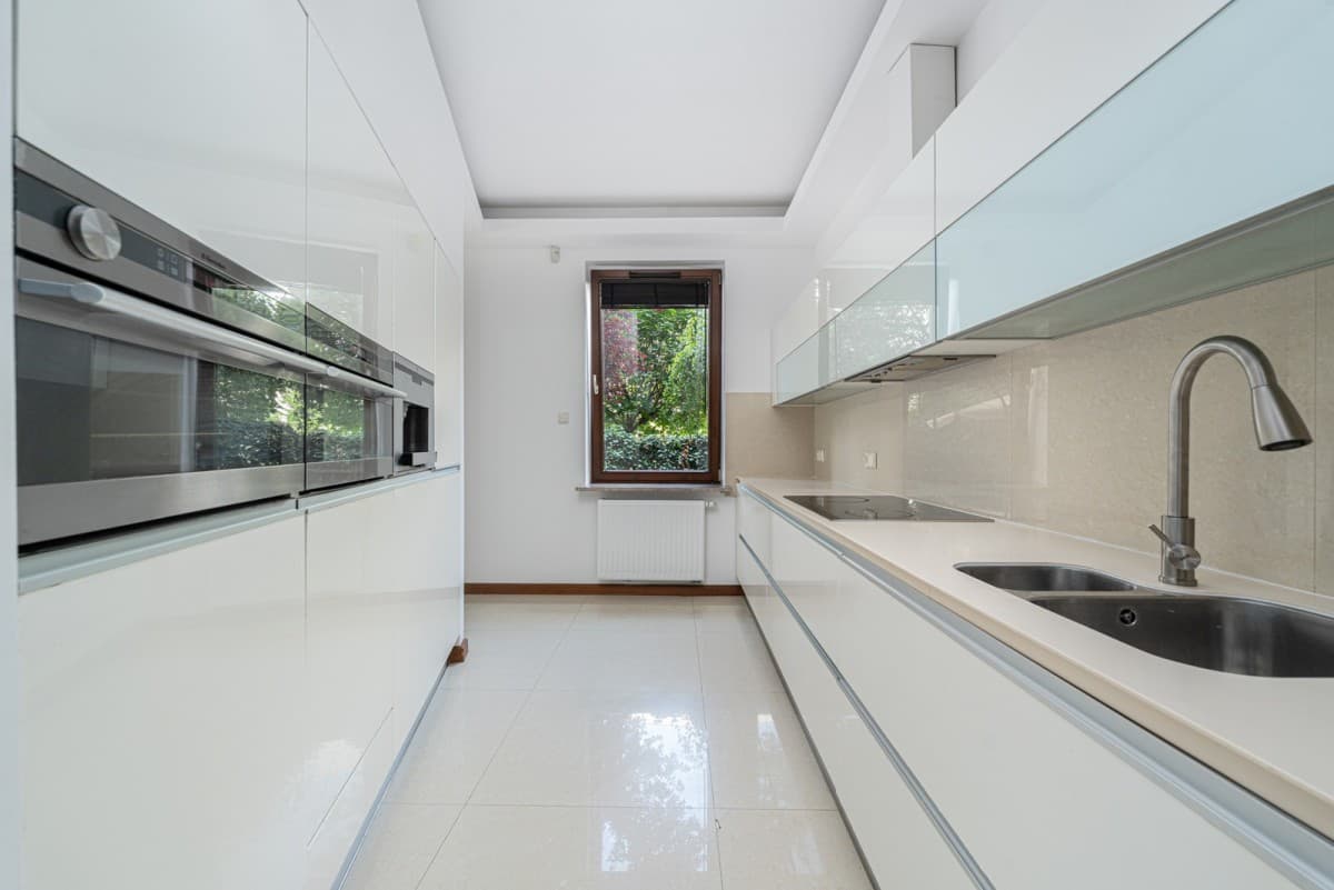 Elegant 3-room apartment with private garden in Wilanów – 4
