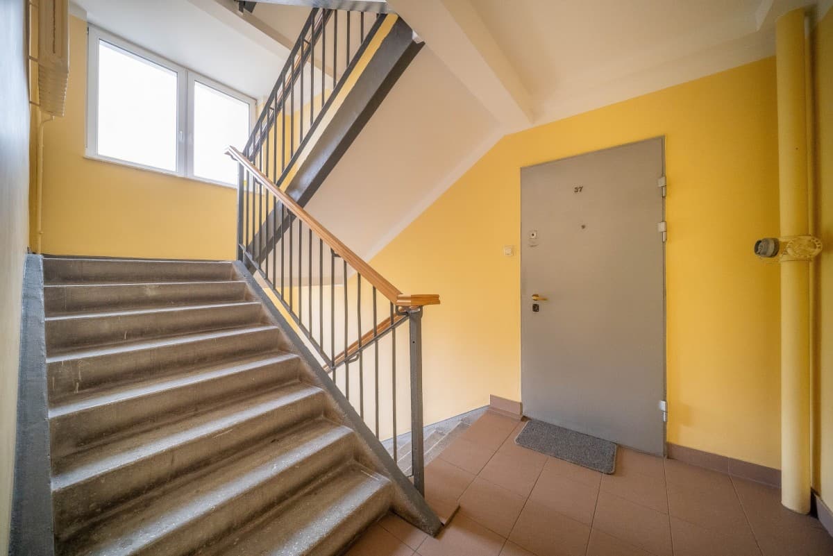 Spacious 4-room apartment near Bemowo Metro – 23