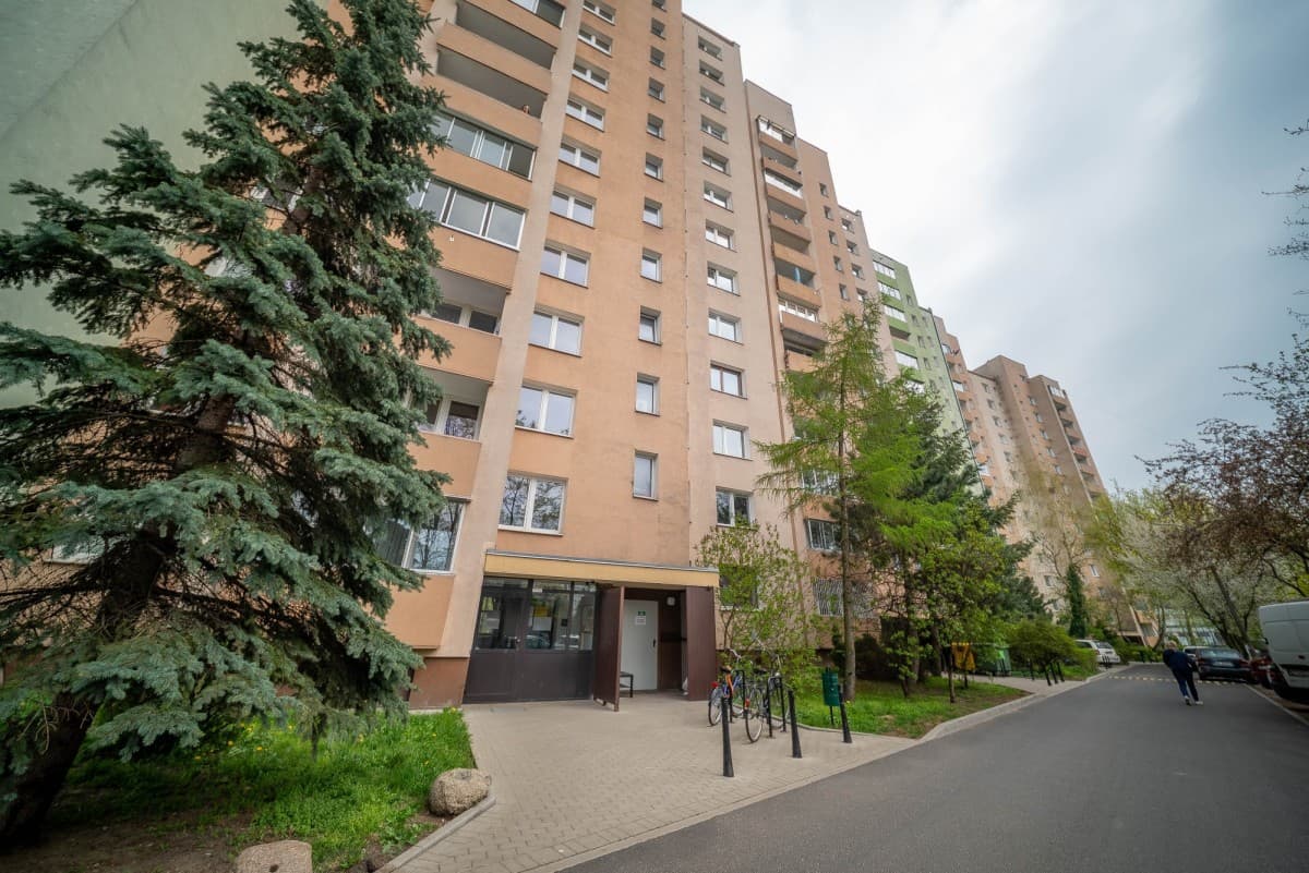 Spacious 4-room apartment near Bemowo Metro – 24