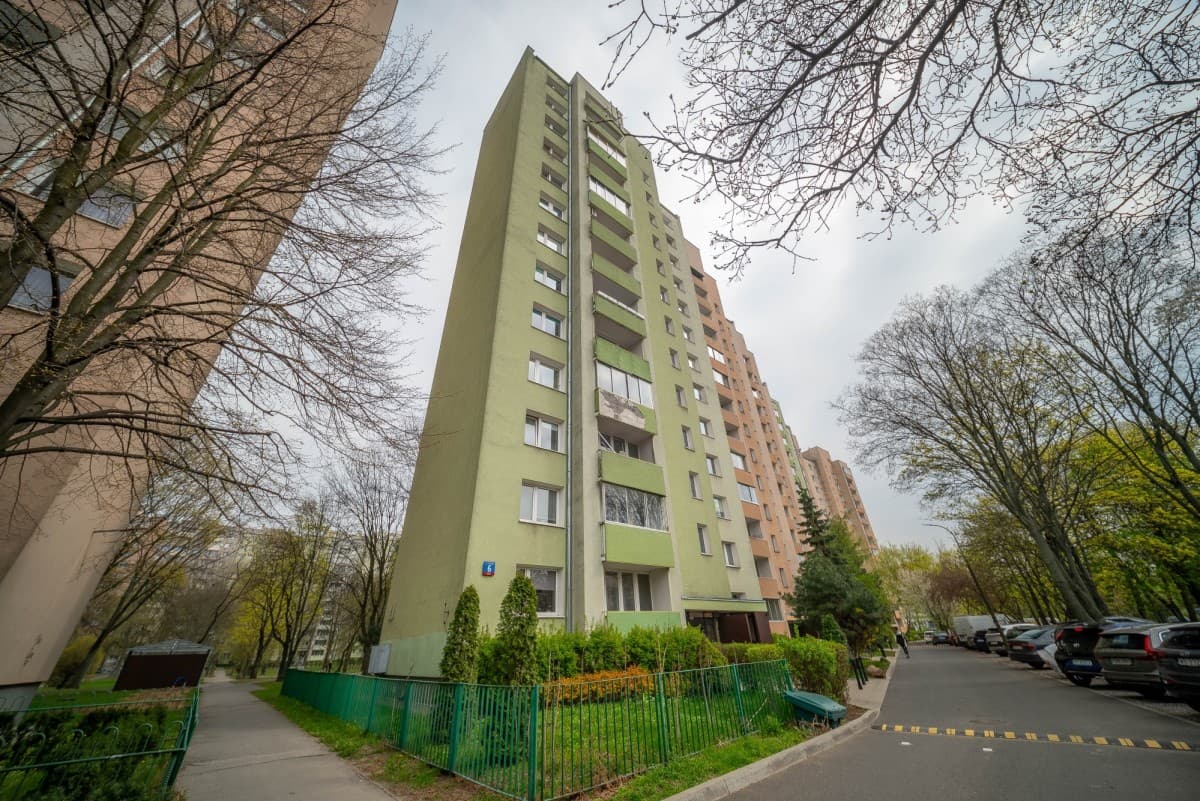 Spacious 4-room apartment near Bemowo Metro – 25