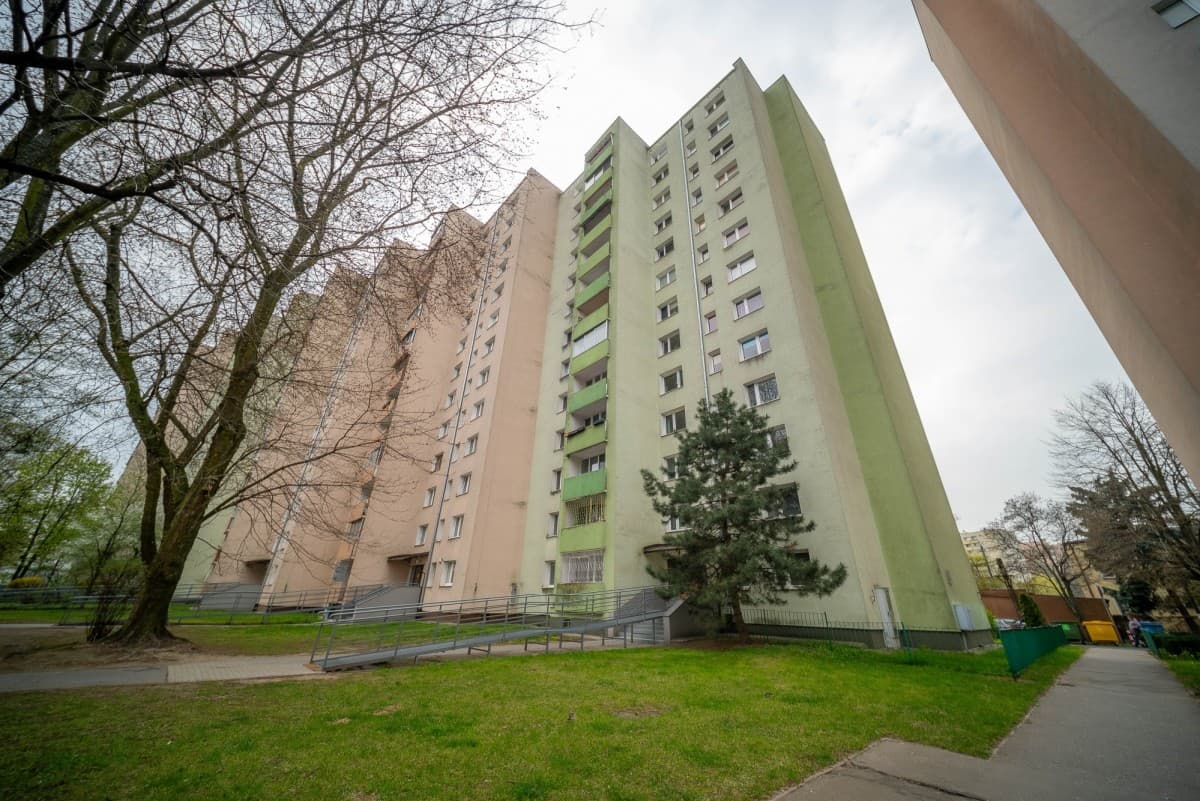 Spacious 4-room apartment near Bemowo Metro – 26